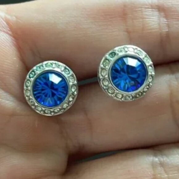 Swarovski necklace and earrings set - Picture 10 of 13